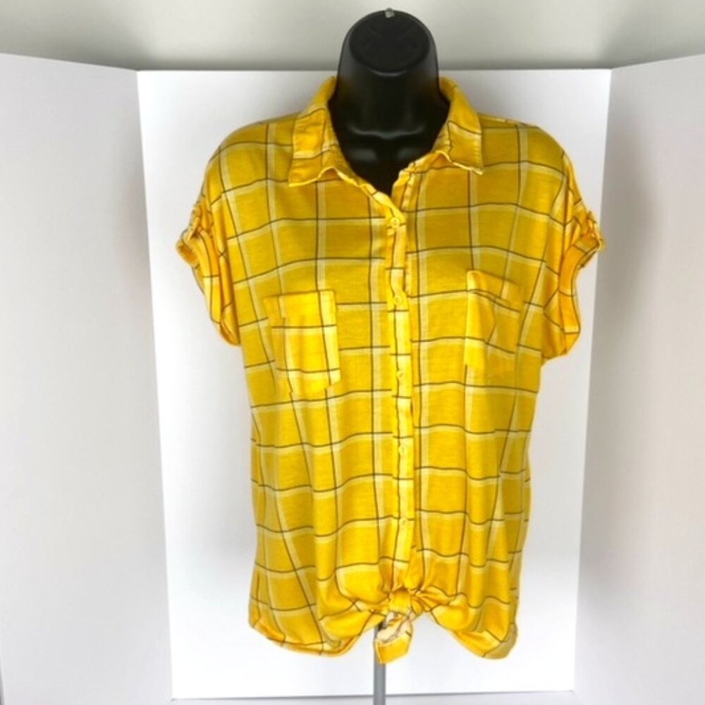 Eden & Olivia Yellow Plaid Short Sleeve Button Down Size Medium Top.